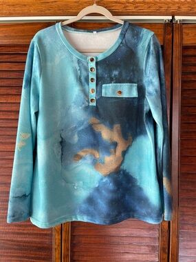 Womens top, excellent condition, XL, soft and cozy, multi colored